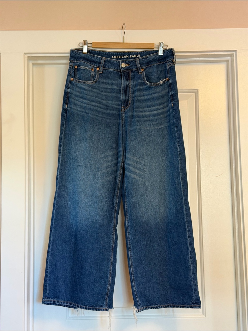 American Eagle Outfitters Wide-Leg High-Rise Jeans in Medium Blue
